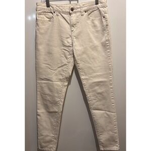 Forever 21 White Jeans Size 29 Rise 10" Inseam 21" Waist 29"